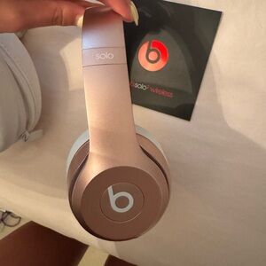 Beats Solo Wireless Headphones - Rose Gold